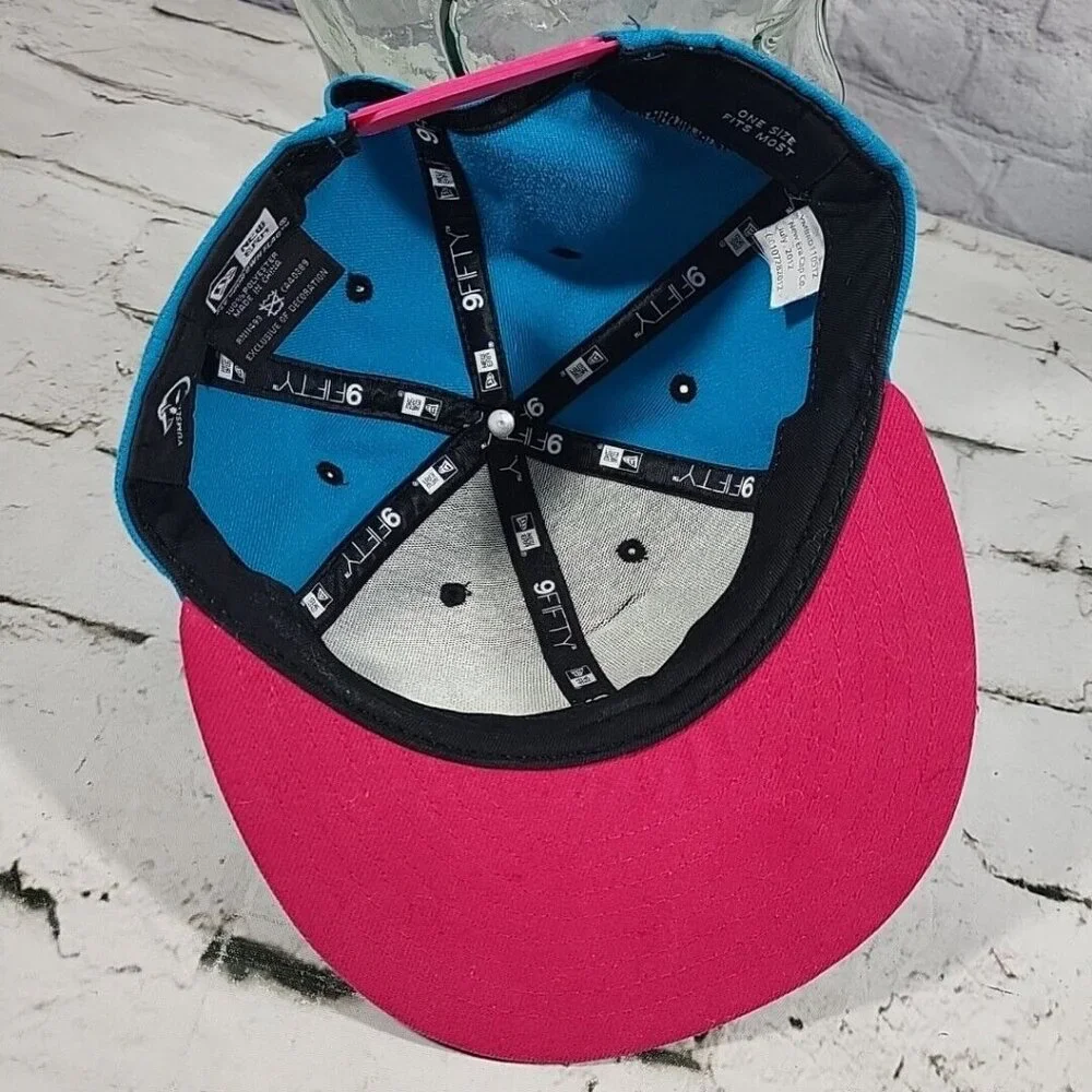 YUMS New Era 9FIFTY Embroidered Logo Black With Neon Snapback‎ Hat Cap